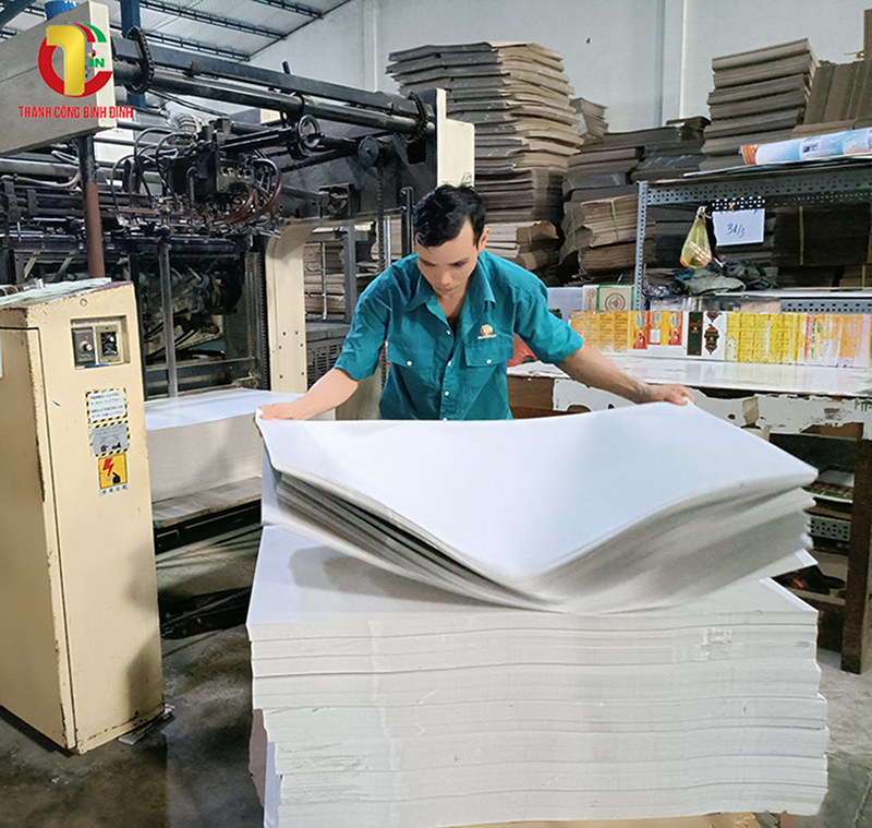 Một số lưu ý khi chọn mẫu hộp giấy đựng bánh phu thê